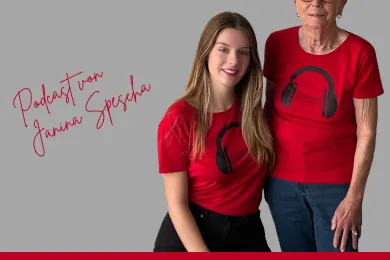 Enkelin Janina mit ihrer Oma