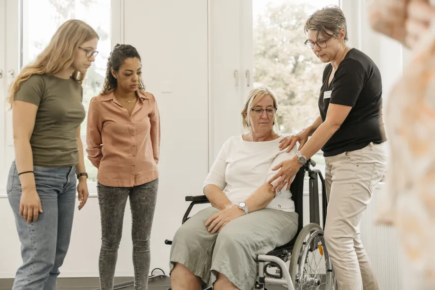 Schulsituation im Lehrgang Pflegehelfende SRK