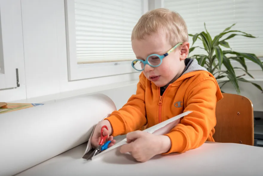 Kind in Ergo-Therapie