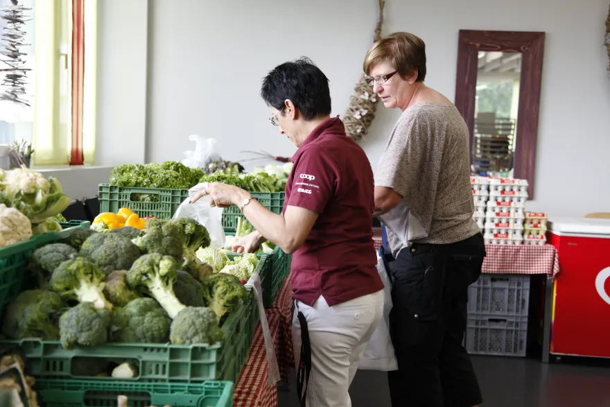 Tischlein deck dich Abgabestellen mit Freiwilligen